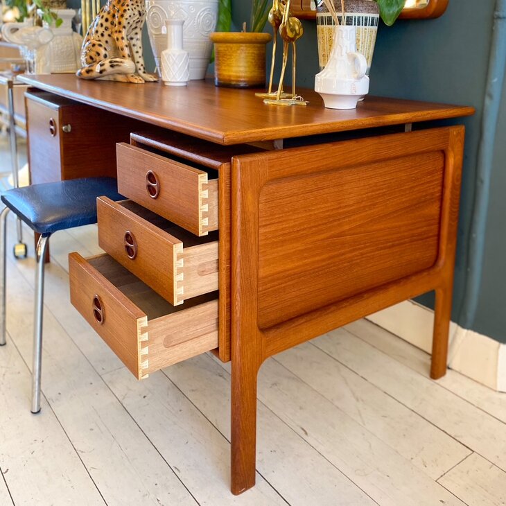 Vintage Arne Vodder voor GV Mobler bureau met zwevend blad | Sprinkelhop