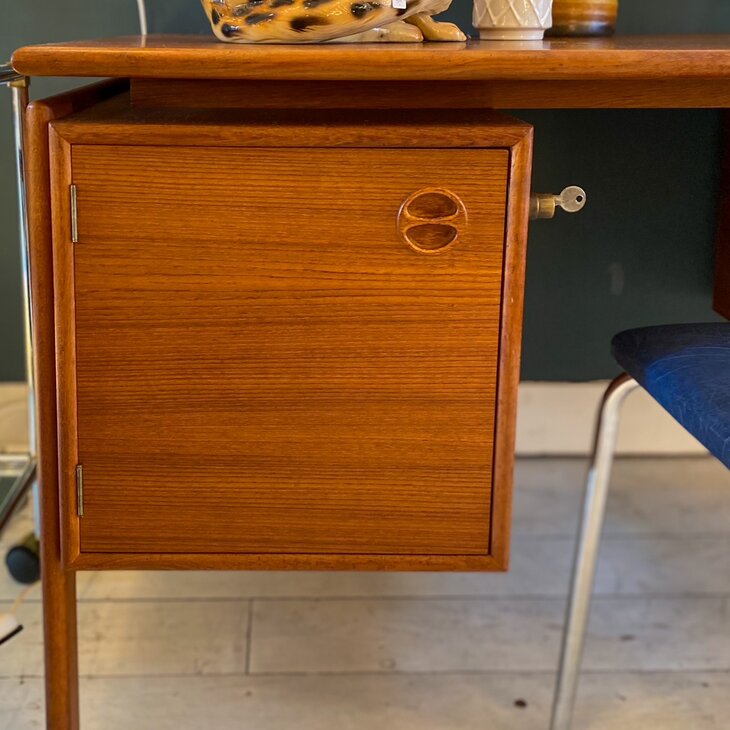 Vintage Arne Vodder voor GV Mobler bureau met zwevend blad | Sprinkelhop
