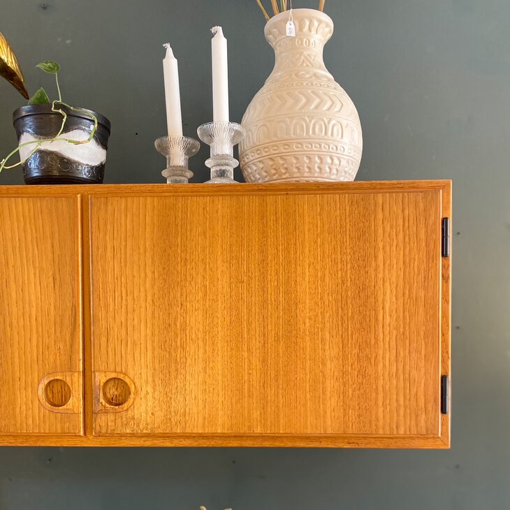 Vintage Deense hangende kast teak | Sprinkelhop