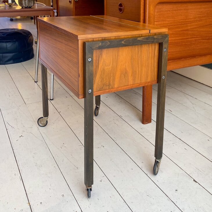 Vintage verrijdbaar naaitafeltje jaren 60/70 | Sprinkelhop