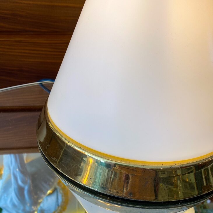 Peill Putzler Kibo tafellamp melkglas met messing | Sprinkelhop