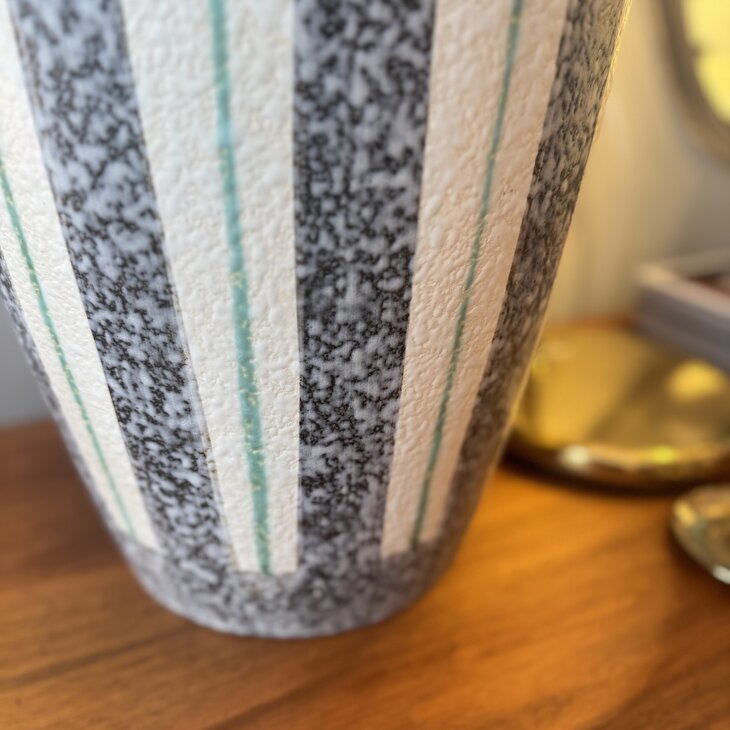 Grote vintage West Germany vaas Bay 654-50 grijs wit | Sprinkelhop