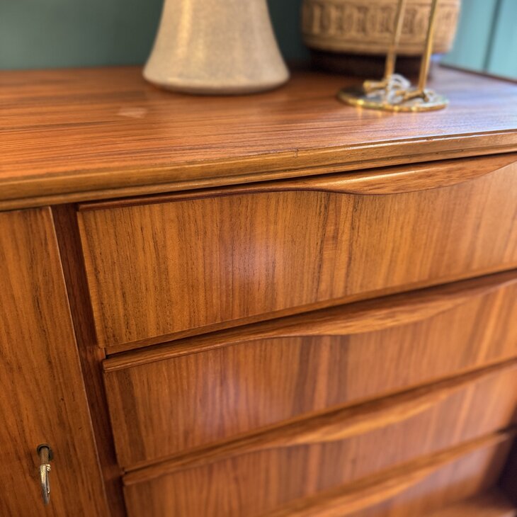 Vintage houten klein dressoir ladekast | Sprinkelhop