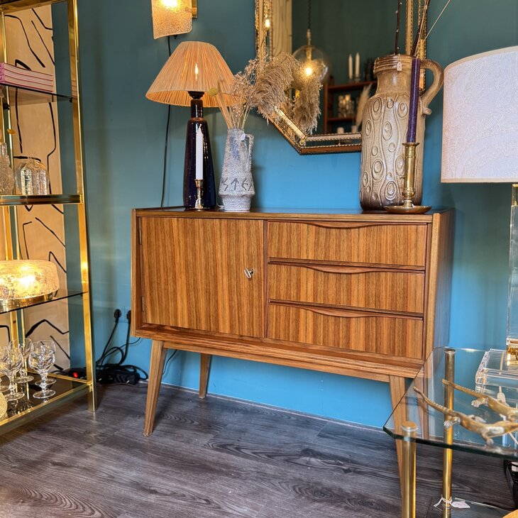 Vintage houten kastje hoge poten | Sprinkelhop