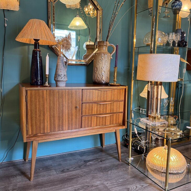 Vintage houten kastje hoge poten | Sprinkelhop