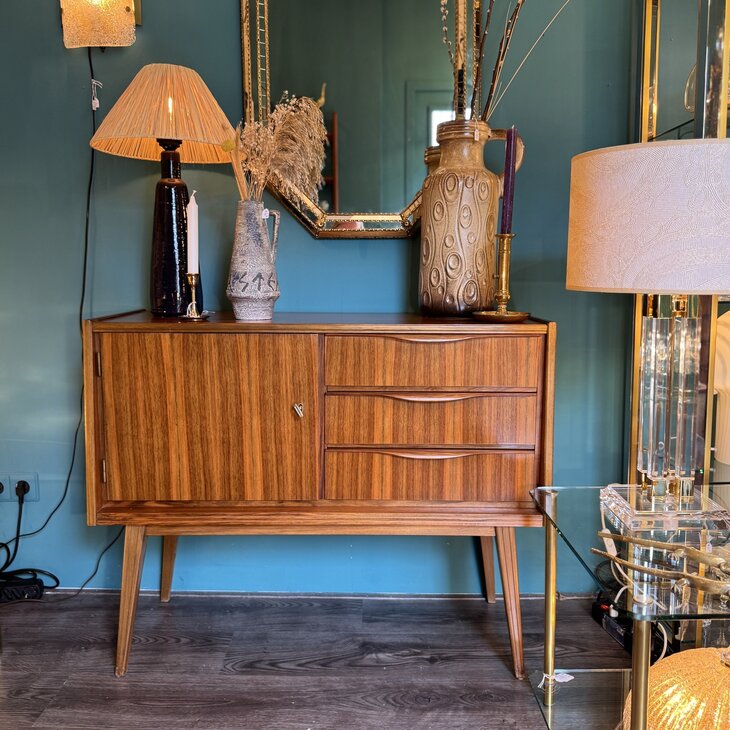 Vintage houten kastje hoge poten | Sprinkelhop