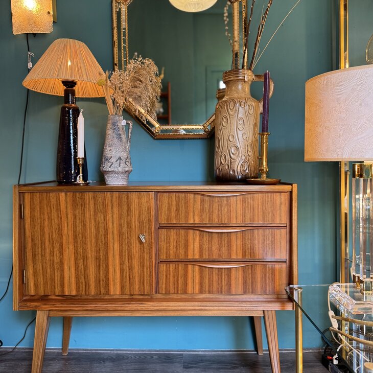 Vintage houten kastje hoge poten | Sprinkelhop