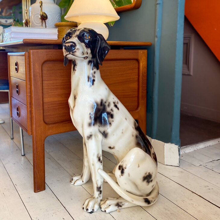 Vintage hondenbeeld porselein jachthond zittend | Sprinkelhop