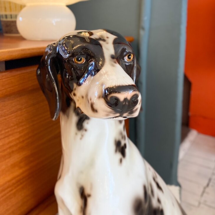 Vintage hondenbeeld porselein jachthond zittend | Sprinkelhop
