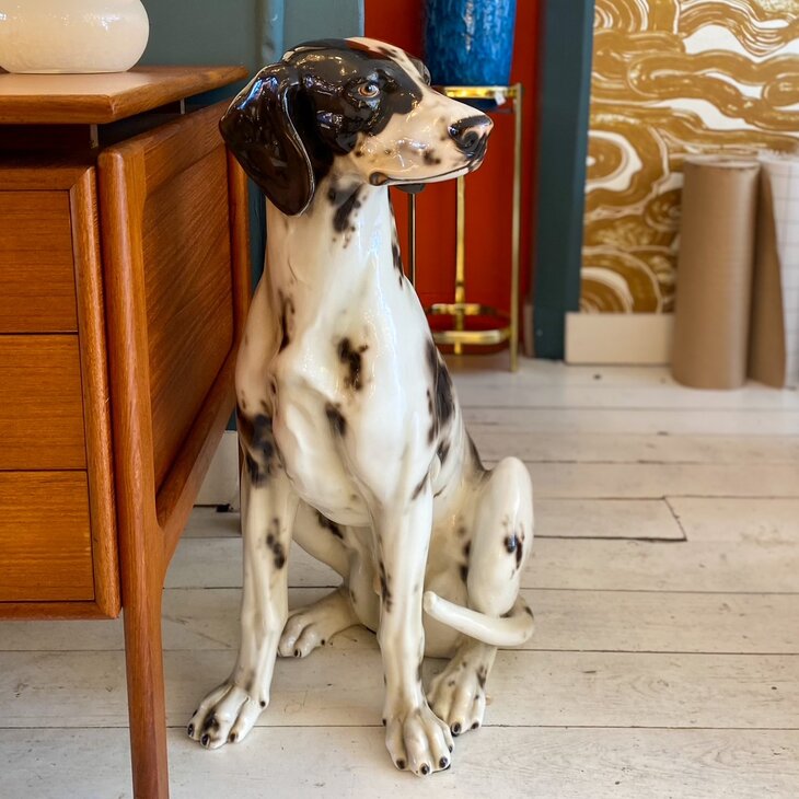 Vintage hondenbeeld porselein jachthond zittend | Sprinkelhop