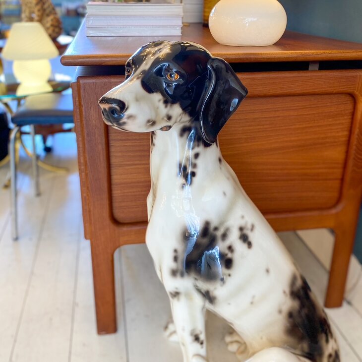 Vintage hondenbeeld porselein jachthond zittend | Sprinkelhop