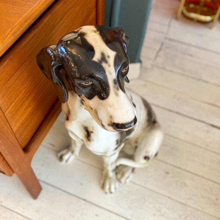 Vintage hondenbeeld porselein jachthond zittend | Sprinkelhop