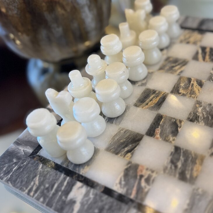 Vintage klein marmeren schaakspel grijs beige | Sprinkelhop