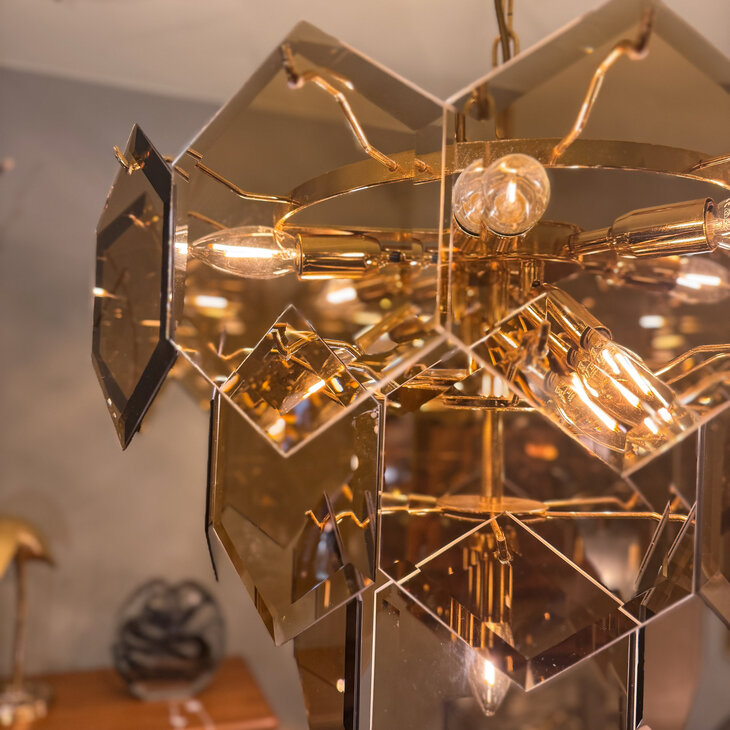 Vintage hexagon rookglazen platen kroonluchter messing 3-laags | Sprinkelhop