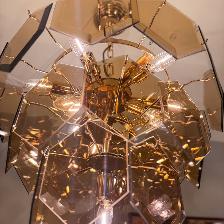 Vintage hexagon rookglazen platen kroonluchter messing 3-laags | Sprinkelhop