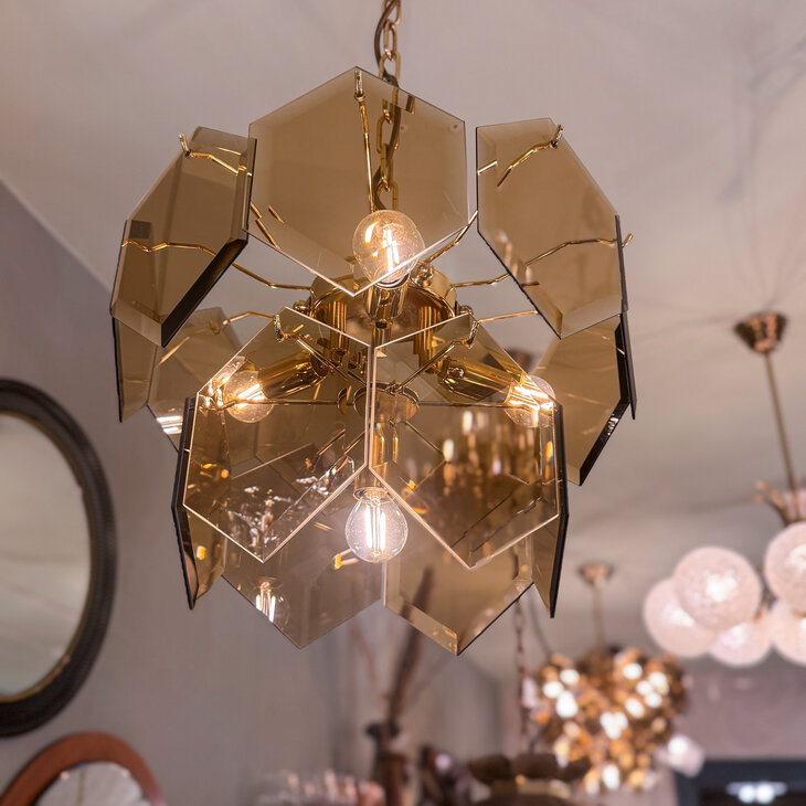 Vintage hexagon rookglazen platen kroonluchter messing 2-laags | Sprinkelhop