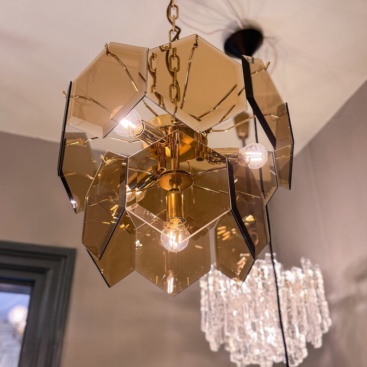 Vintage hexagon rookglazen platen kroonluchter messing 2-laags | Sprinkelhop
