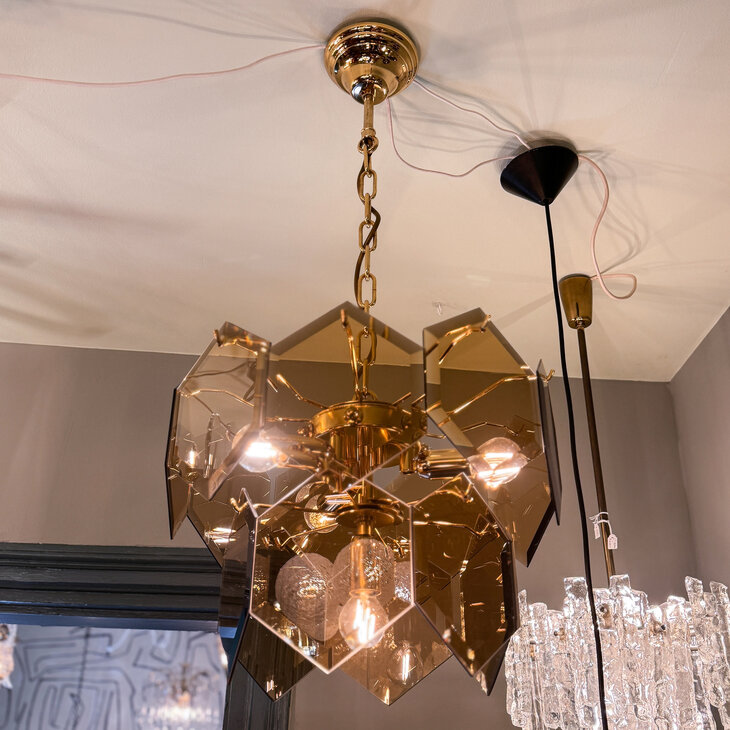 Vintage hexagon rookglazen platen kroonluchter messing 2-laags | Sprinkelhop