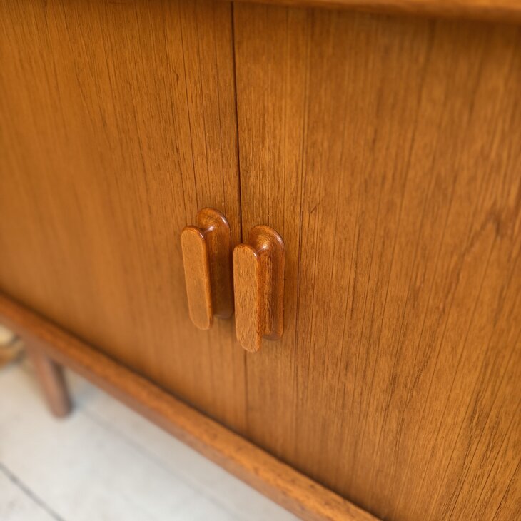 Vintage Deens dressoir CFC Silkeborg tambour deuren sideboard | Sprinkelhop