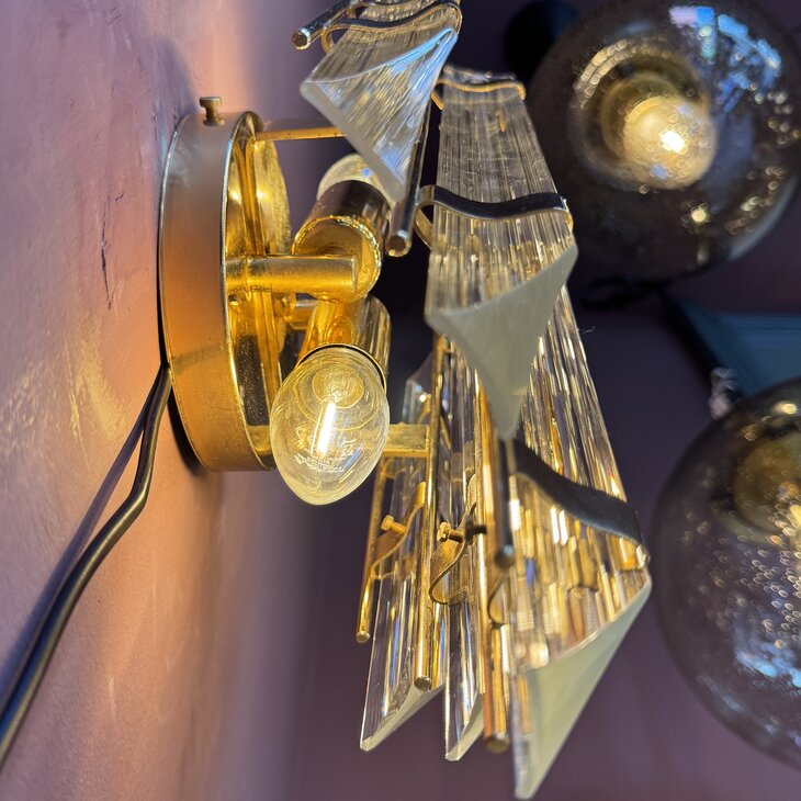 Vintage Italiaanse wandlamp messing met geslepen kristalglazen staven | Sprinkelhop