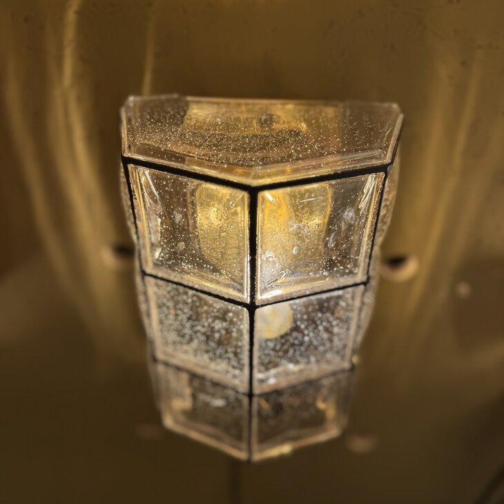 Vintage glazen wandlamp Glash&uuml;tte Limburg messing zwart 1970s