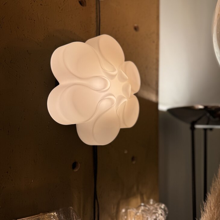 Vintage BEGA Leuchten wandlamp bloemvorm melkglas | Sprinkelhop