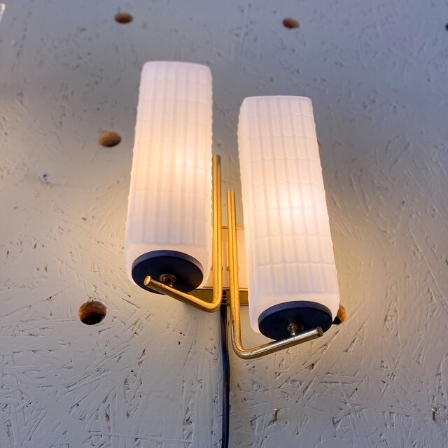 Vintage wandlampje messing melkglas 1950s | Sprinkelhop