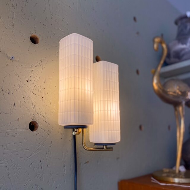 Vintage wandlampje messing melkglas 1950s | Sprinkelhop