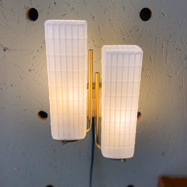 Vintage wandlampje messing melkglas 1950s | Sprinkelhop