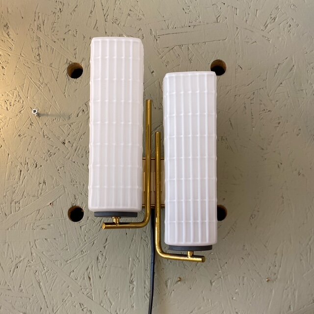 Vintage wandlampje messing melkglas 1950s | Sprinkelhop