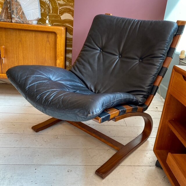 Vintage Kengu lounge chair voor Rybo Rykken zwart leer 1970s | Sprinkelhop
