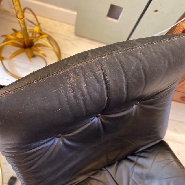 Vintage Kengu lounge chair voor Rybo Rykken zwart leer doorleefd 1970s | Sprinkelhop