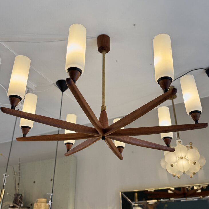 Zweedse jaren &#039;50 teak opaline kroonluchter Kristiansson voor Luxus | Sprinkelhop