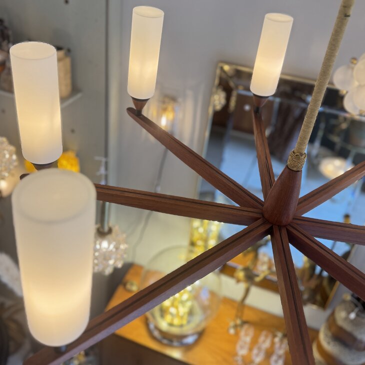 Zweedse jaren &#039;50 teak opaline kroonluchter Kristiansson voor Luxus | Sprinkelhop
