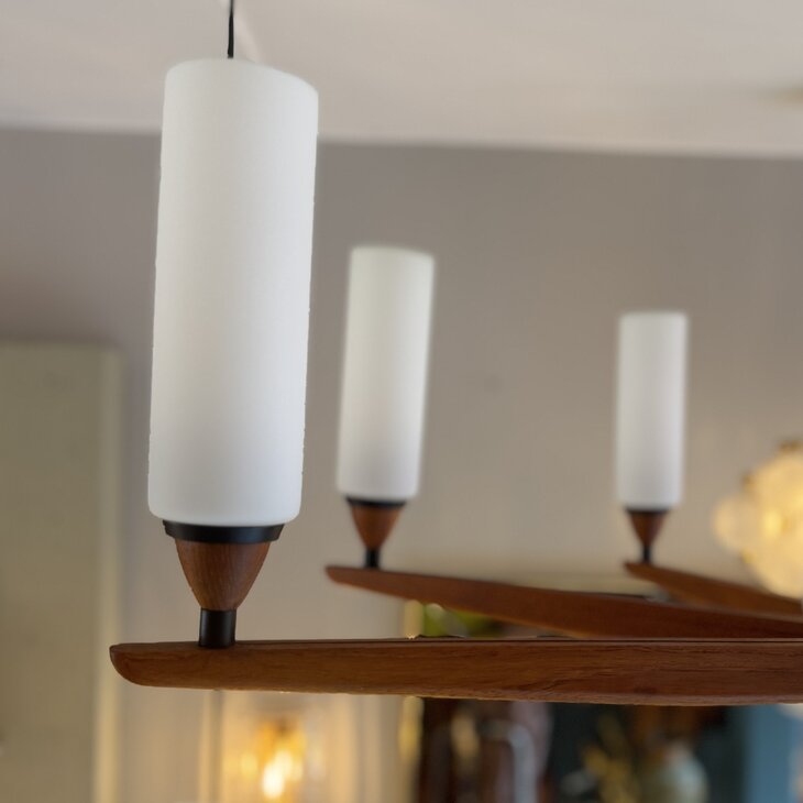 Zweedse jaren &#039;50 teak opaline kroonluchter Kristiansson voor Luxus | Sprinkelhop