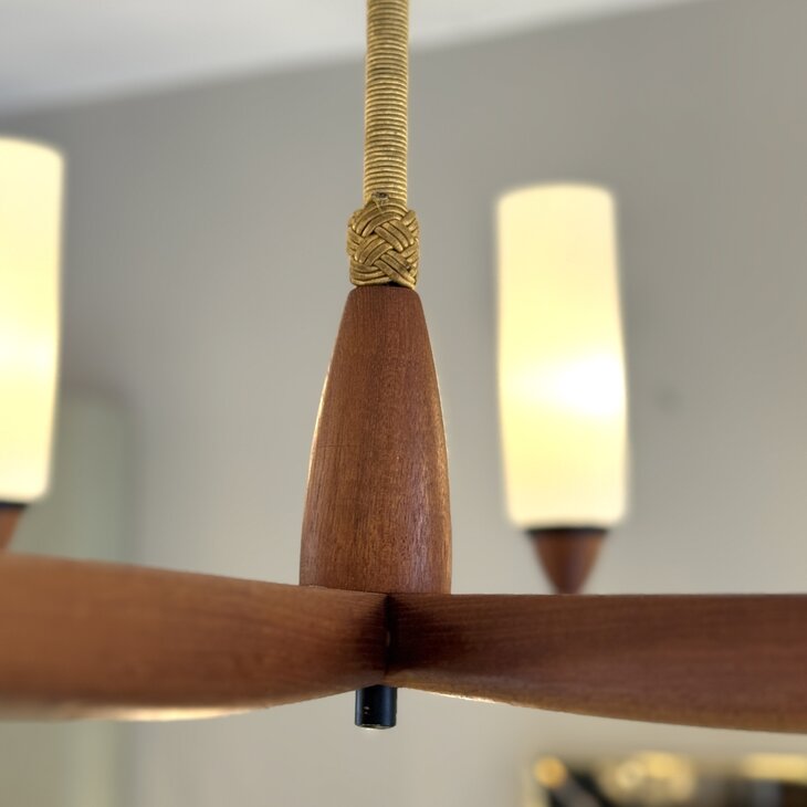 Zweedse jaren &#039;50 teak opaline kroonluchter Kristiansson voor Luxus | Sprinkelhop
