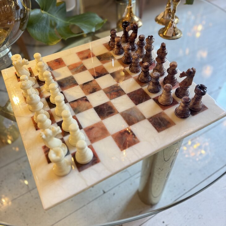 Vintage Italiaans albast marmeren schaakspel roodbruin wit | Sprinkelhop
