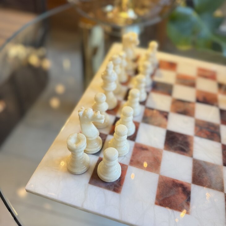 Vintage Italiaans albast marmeren schaakspel roodbruin wit | Sprinkelhop