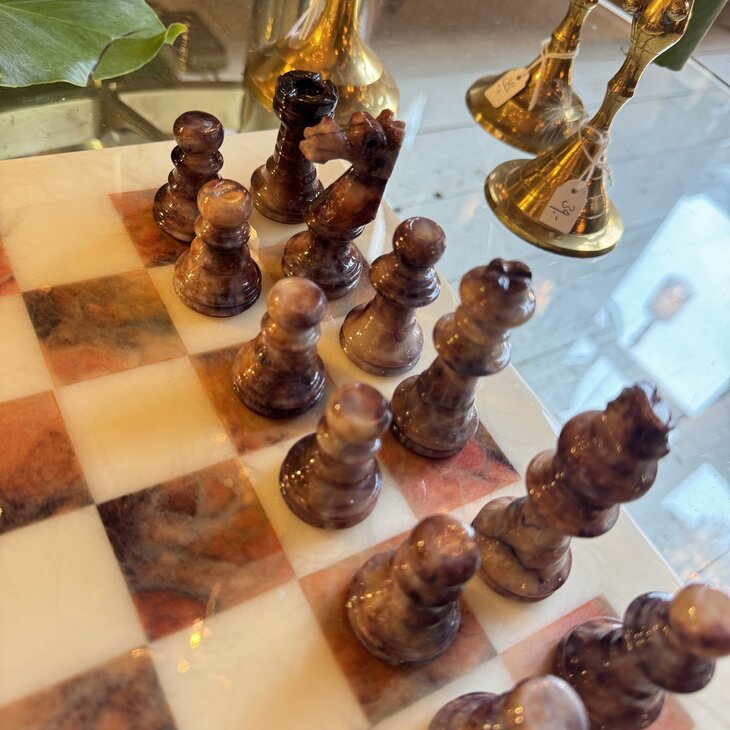 Vintage Italiaans albast marmeren schaakspel roodbruin wit | Sprinkelhop