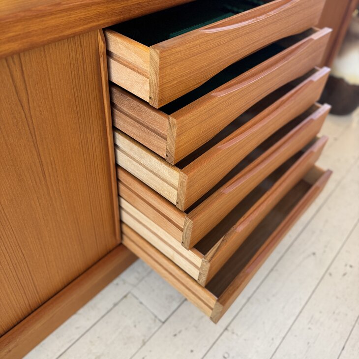 Vintage Deens dressoir sideboard schuifdeuren | Sprinkelhop