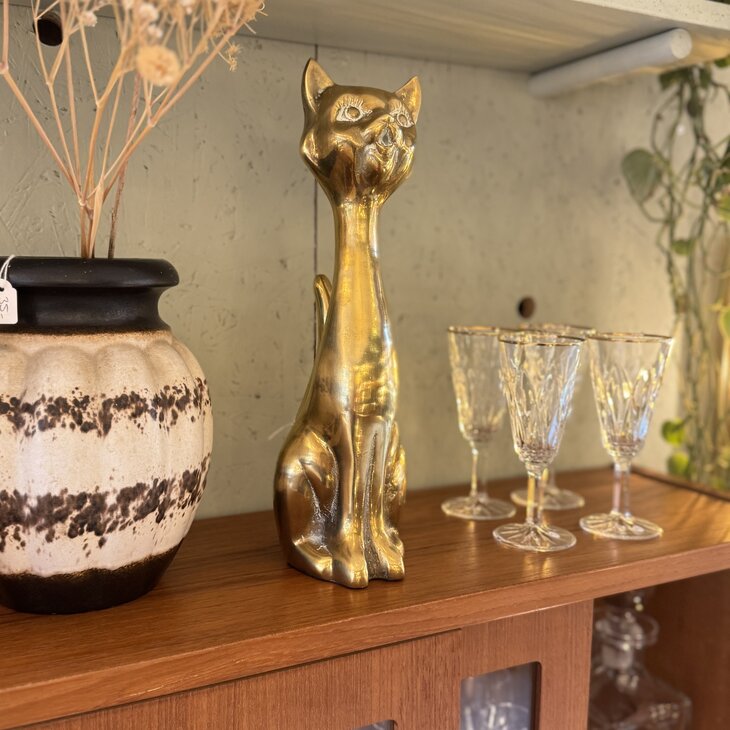 Vintage messing zittende kat beeld