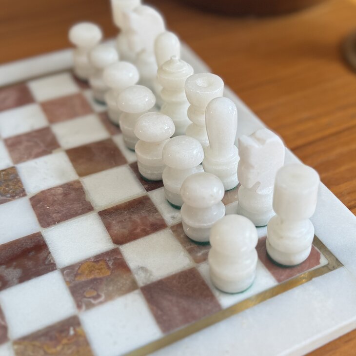 Vintage marmeren schaakspel rood met wit | Sprinkelhop