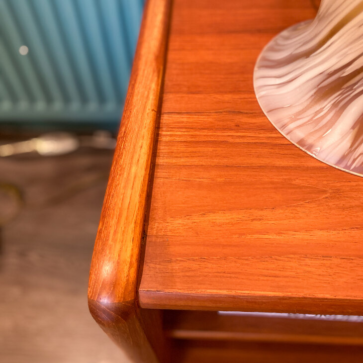 Vintage Toften Denmark open kastje teak op wieltjes