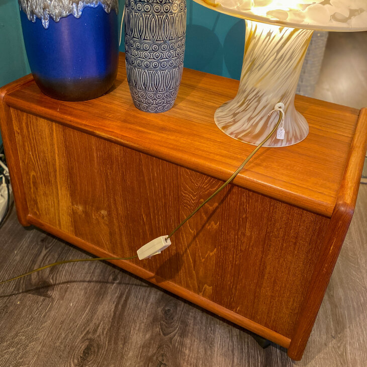 Vintage Toften Denmark open kastje teak op wieltjes