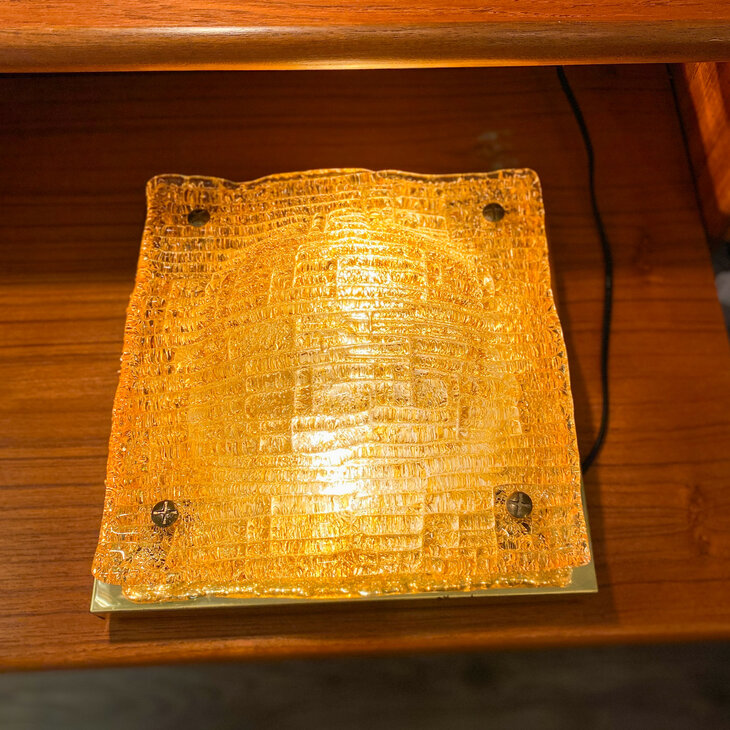 Unieke vintage vierkante plafondlamp messing met geel glas | Sprinkelhop