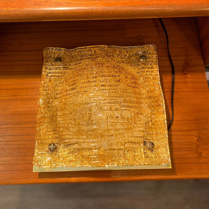 Unieke vintage vierkante plafondlamp messing met geel glas | Sprinkelhop