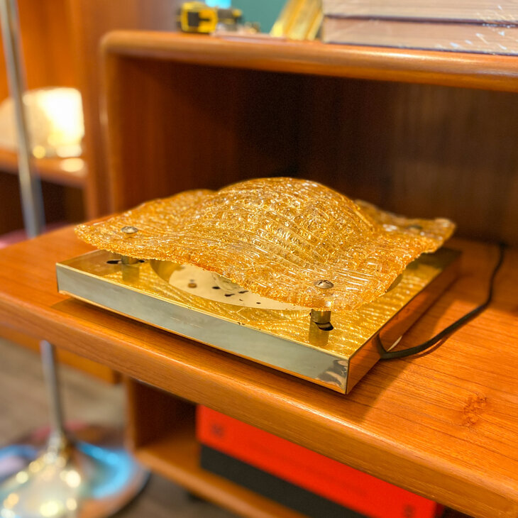 Unieke vintage vierkante plafondlamp messing met geel glas | Sprinkelhop