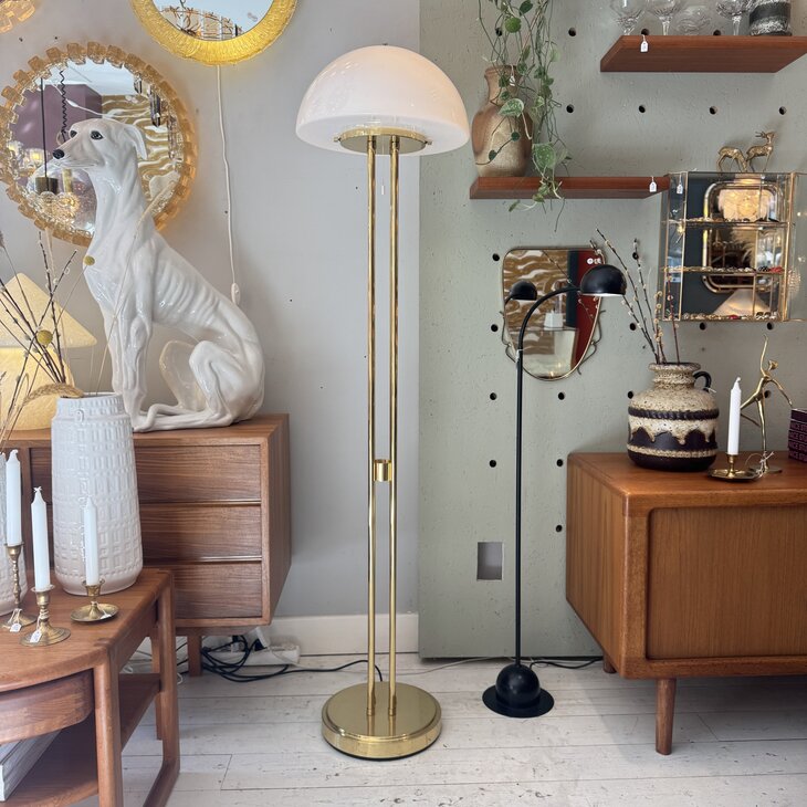 Vintage vloerlamp Glash&uuml;tte Limburg messing met melkglas | Sprinkelhop 