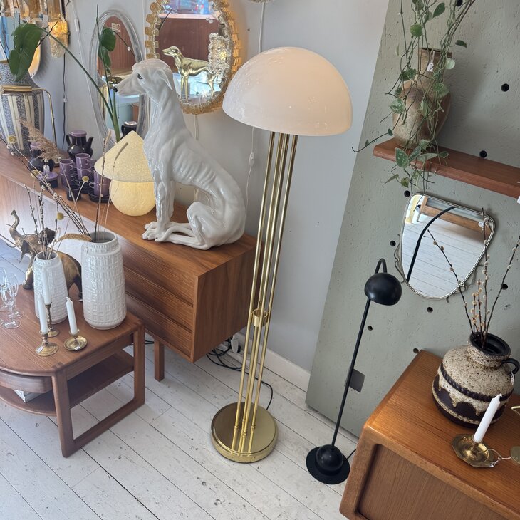 Vintage vloerlamp Glash&uuml;tte Limburg messing met melkglas | Sprinkelhop 