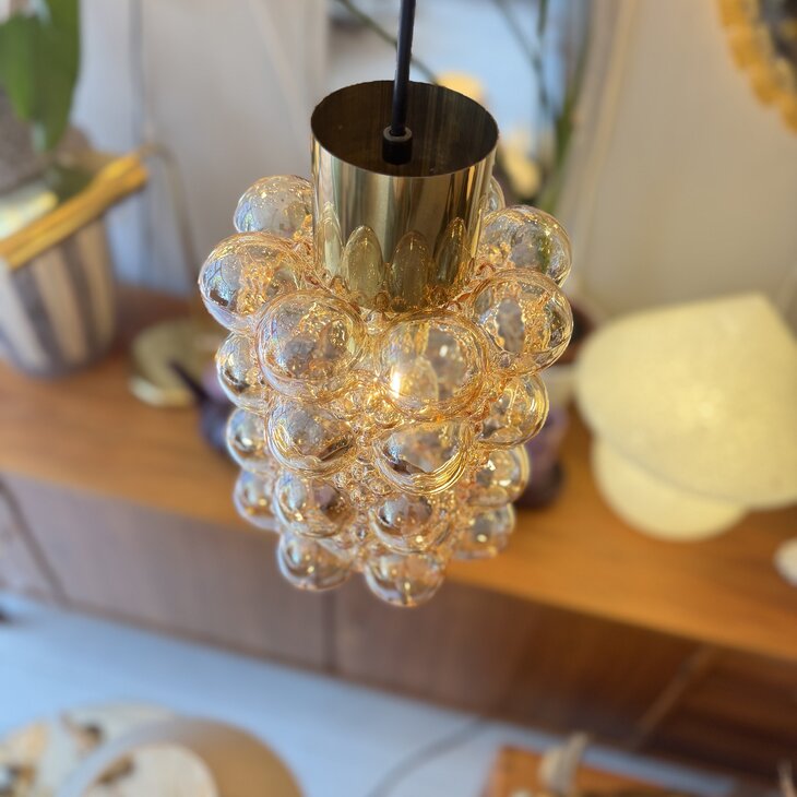 Helena Tynell voor Glashutte Limburg glazen bubble hanglamp amber | Sprinkelhop